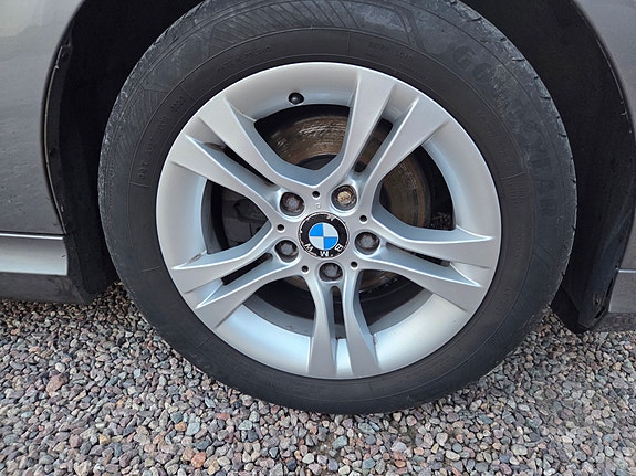 BMW 318i 5 of 5