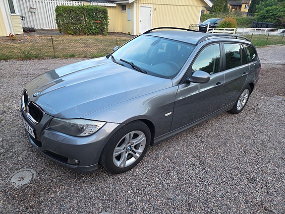 BMW 318i 4 of 5