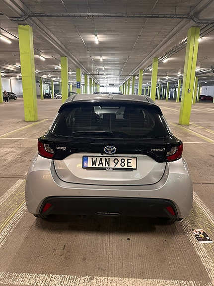 Toyota Yaris 2 of 12