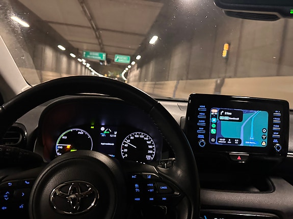 Toyota Yaris 3 of 12