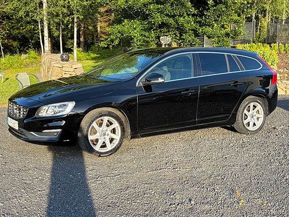 Volvo V60 2 of 3