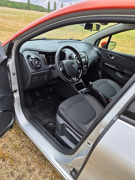 Renault Captur 3 of 5