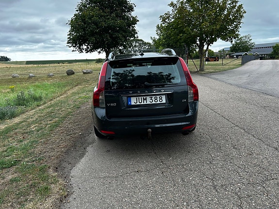 Volvo V50 4 of 5
