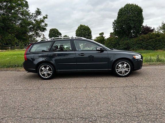 Volvo V50 3 of 5