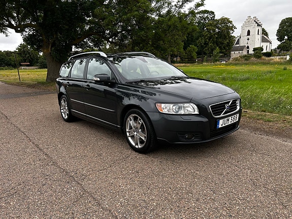 Volvo V50 2 of 5
