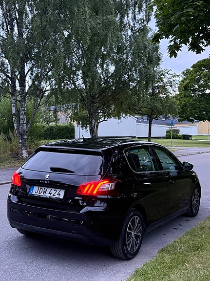 Peugeot 308 4 of 5