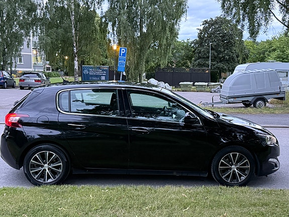Peugeot 308 3 of 5