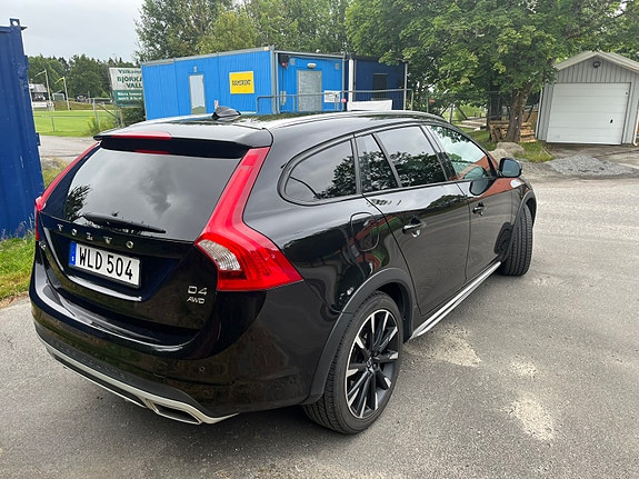 Volvo V60 Cross Country 3 of 5