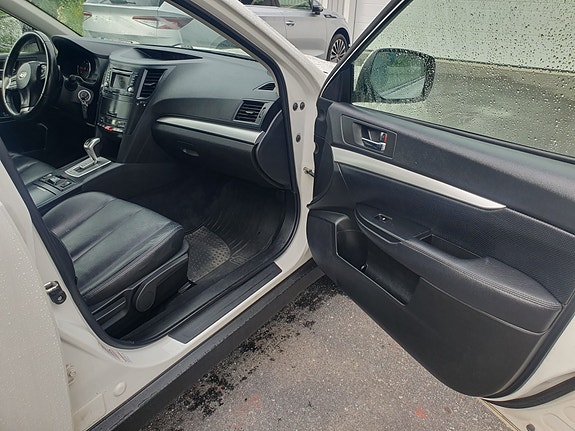 Subaru Outback 7 of 14