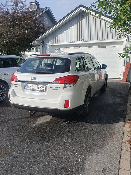 Subaru Outback 2 of 5