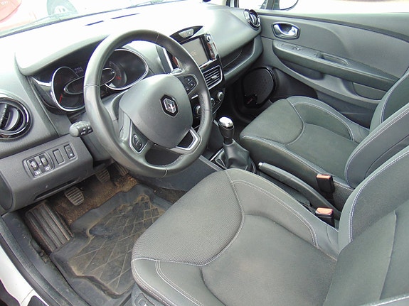 Renault Clio 7 of 9