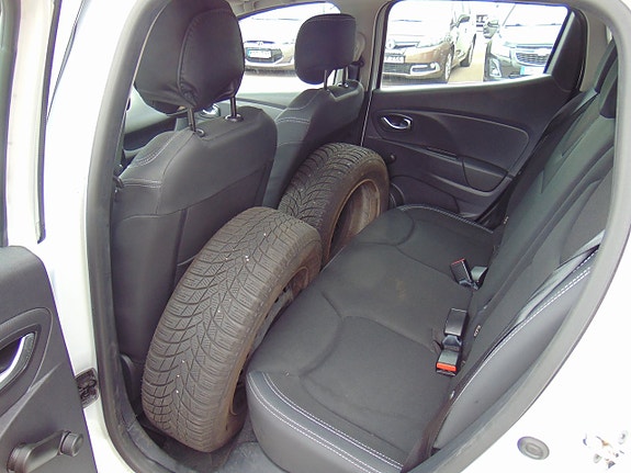 Renault Clio 8 of 9