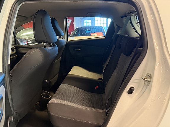 Toyota Yaris 9 of 14