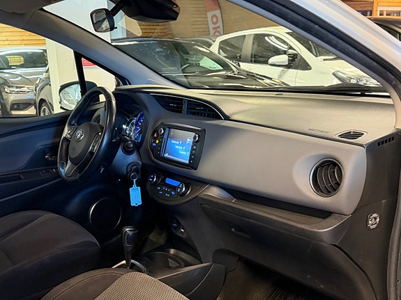Toyota Yaris 11 of 14