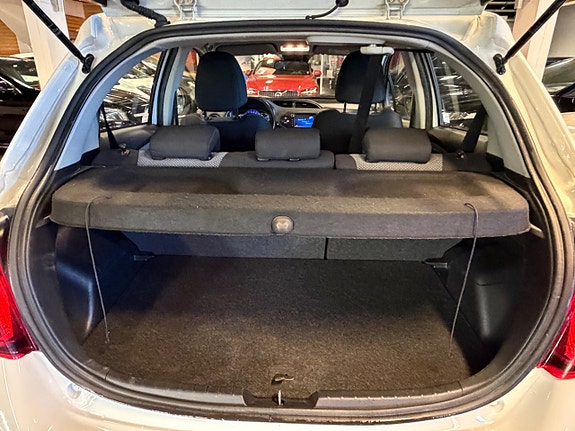 Toyota Yaris 14 of 14