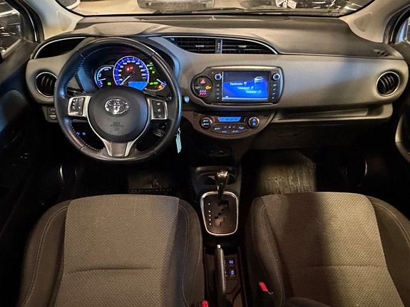 Toyota Yaris 8 of 14
