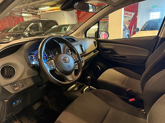 Toyota Yaris 6 of 14