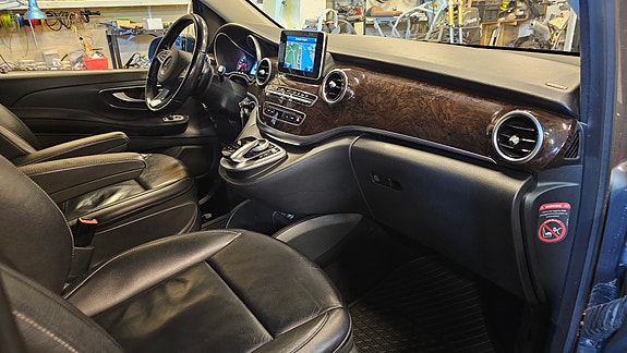 Mercedes-Benz V220 d 4 of 5