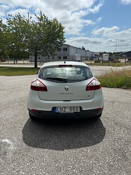 Renault Megane III 4 of 5