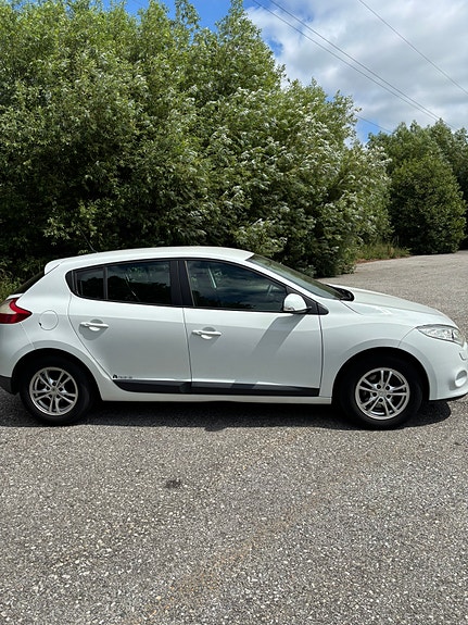 Renault Megane III 3 of 5