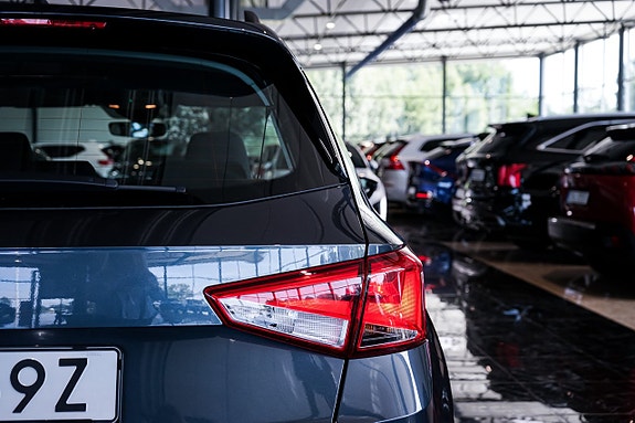 Seat Arona 8 of 27