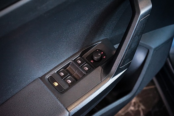 Seat Arona 23 of 27