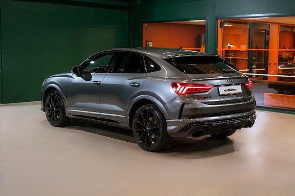 Audi Q3 3 of 5