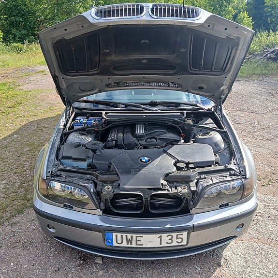 BMW 318i 3 of 5