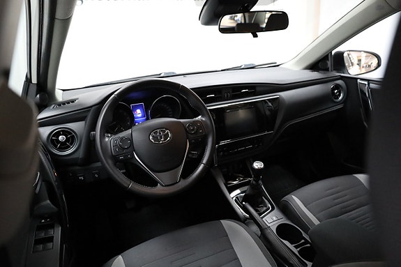 Toyota Auris 3 of 5