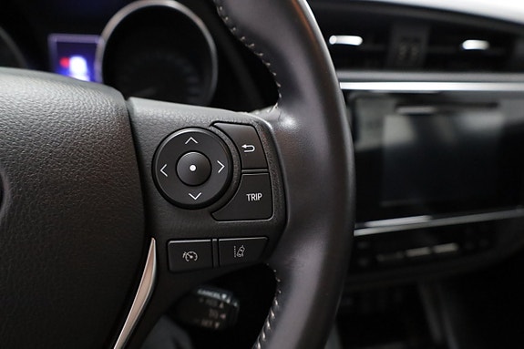 Toyota Auris 19 of 23