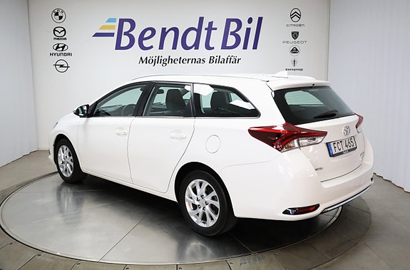 Toyota Auris 7 of 23