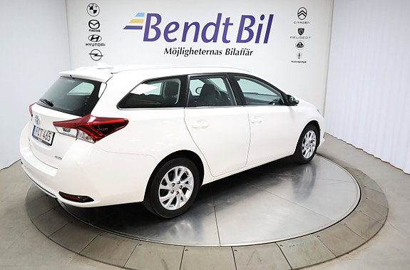 Toyota Auris 12 of 23