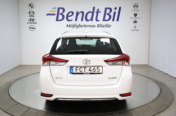 Toyota Auris 8 of 23