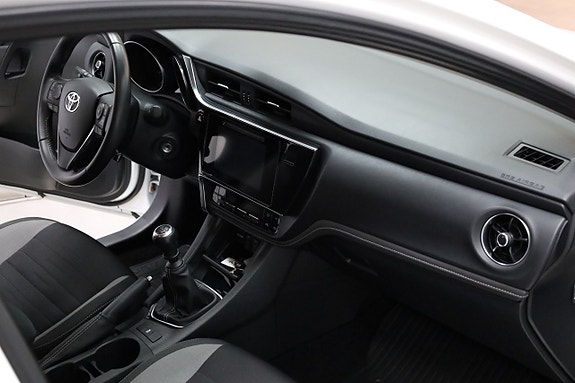 Toyota Auris 16 of 23