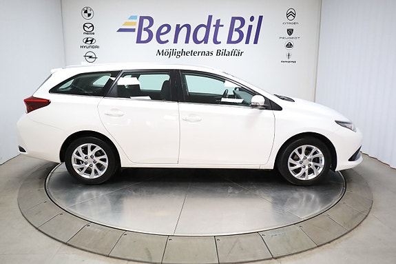 Toyota Auris 13 of 23