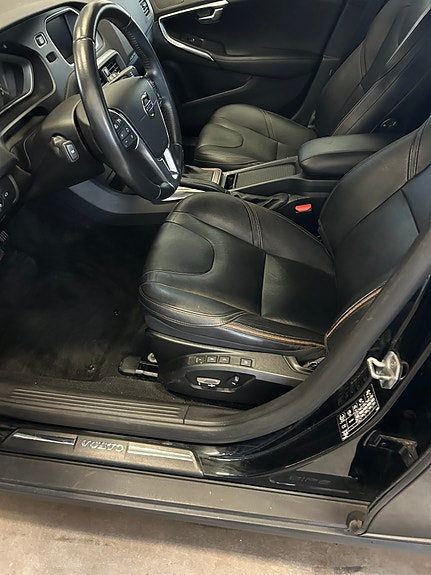 Volvo V40 Cross Country 5 of 5