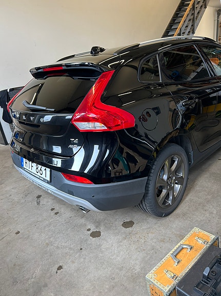 Volvo V40 Cross Country 3 of 5