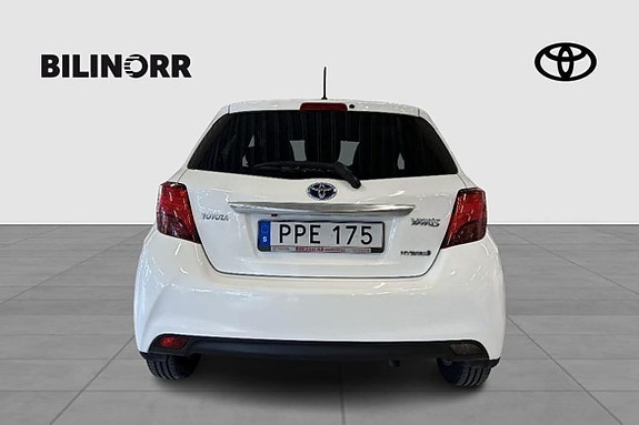 Toyota Yaris 4 of 5