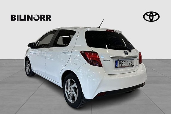 Toyota Yaris 2 of 5