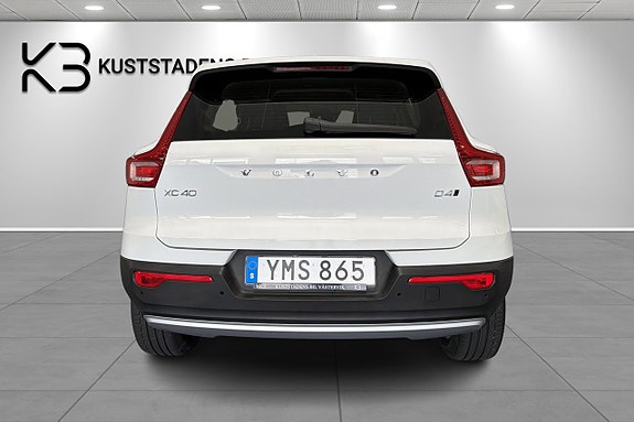 Volvo XC40 4 of 5