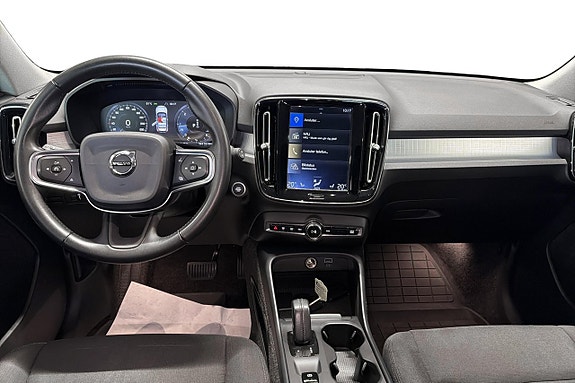 Volvo XC40 12 of 21