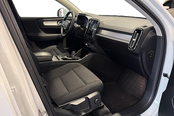Volvo XC40 14 of 21