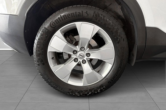 Volvo XC40 8 of 21