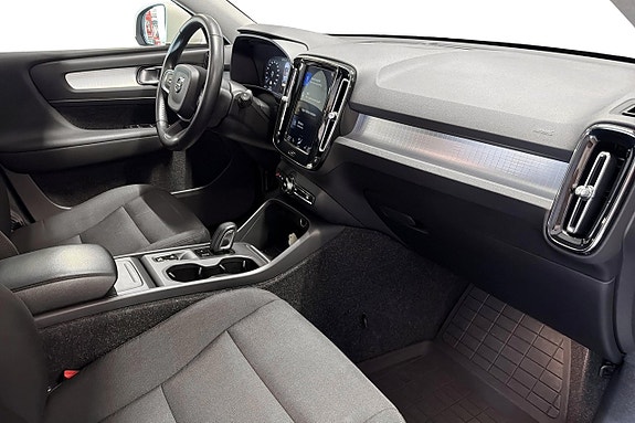 Volvo XC40 15 of 21