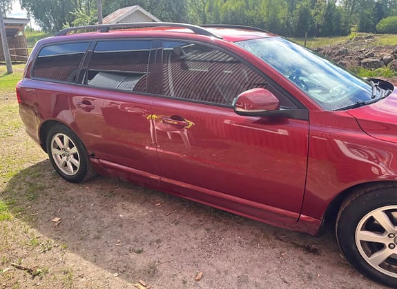 Volvo V70 4 of 5