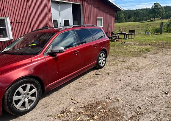 Volvo V70 2 of 5