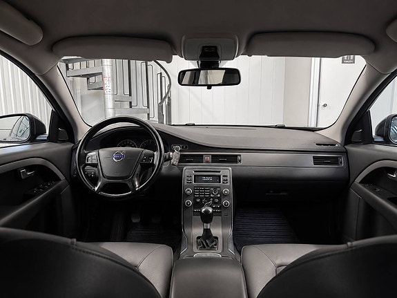 Volvo V70 8 of 19