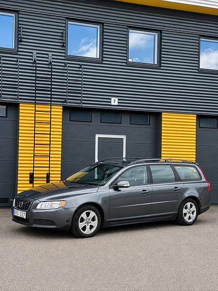 Volvo V70 3 of 19