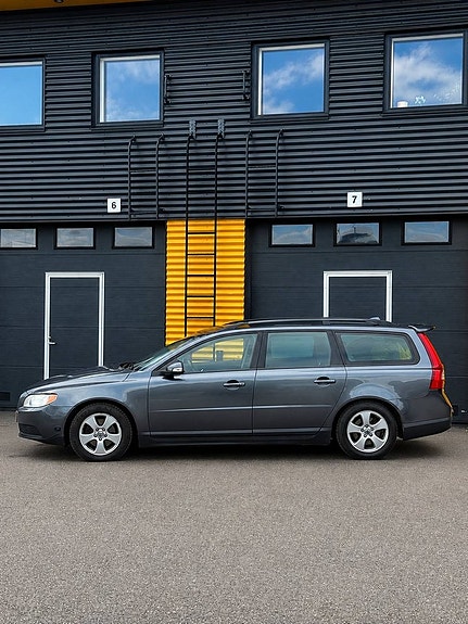 Volvo V70 4 of 19