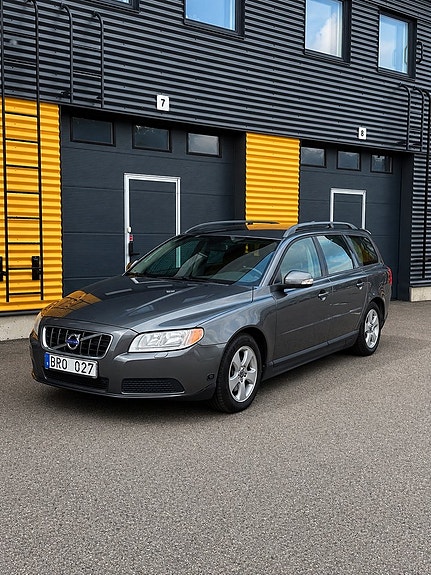 Volvo V70 2 of 19